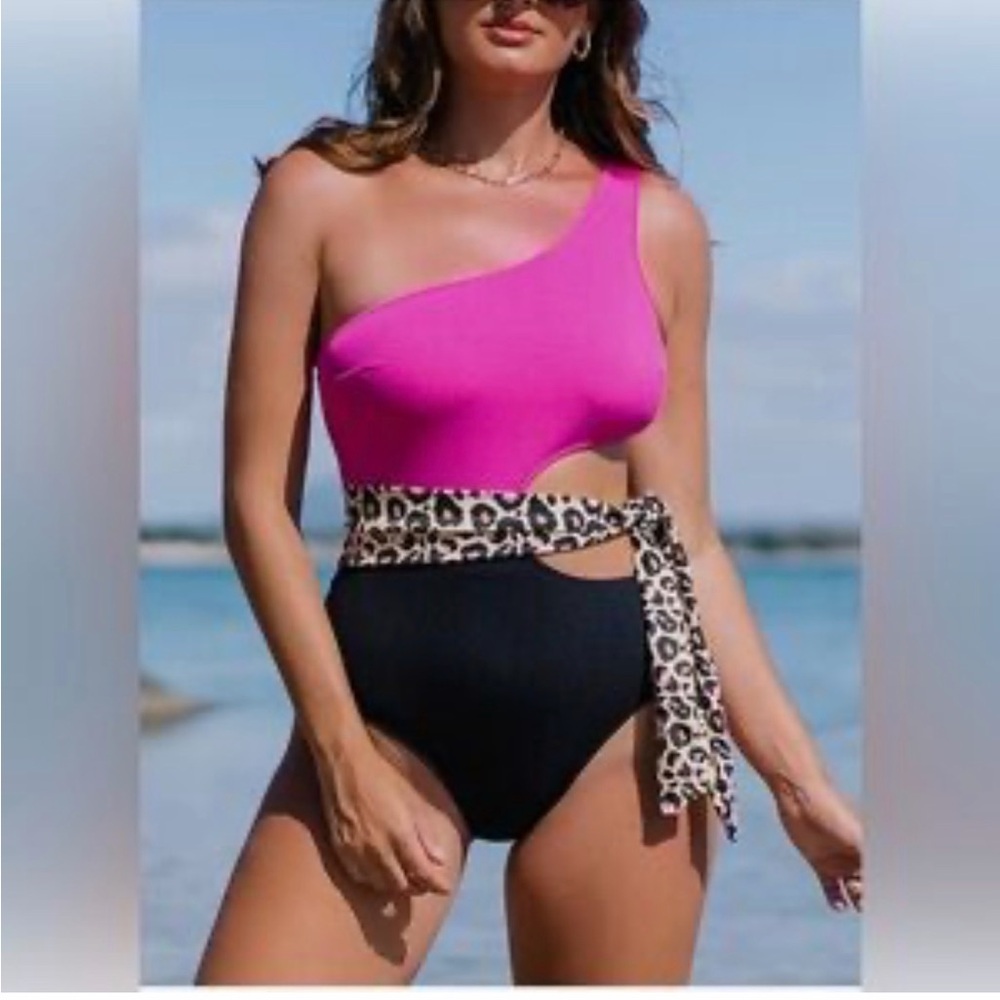 Cupshe Pink and Black One-Shoulder Swimsuit